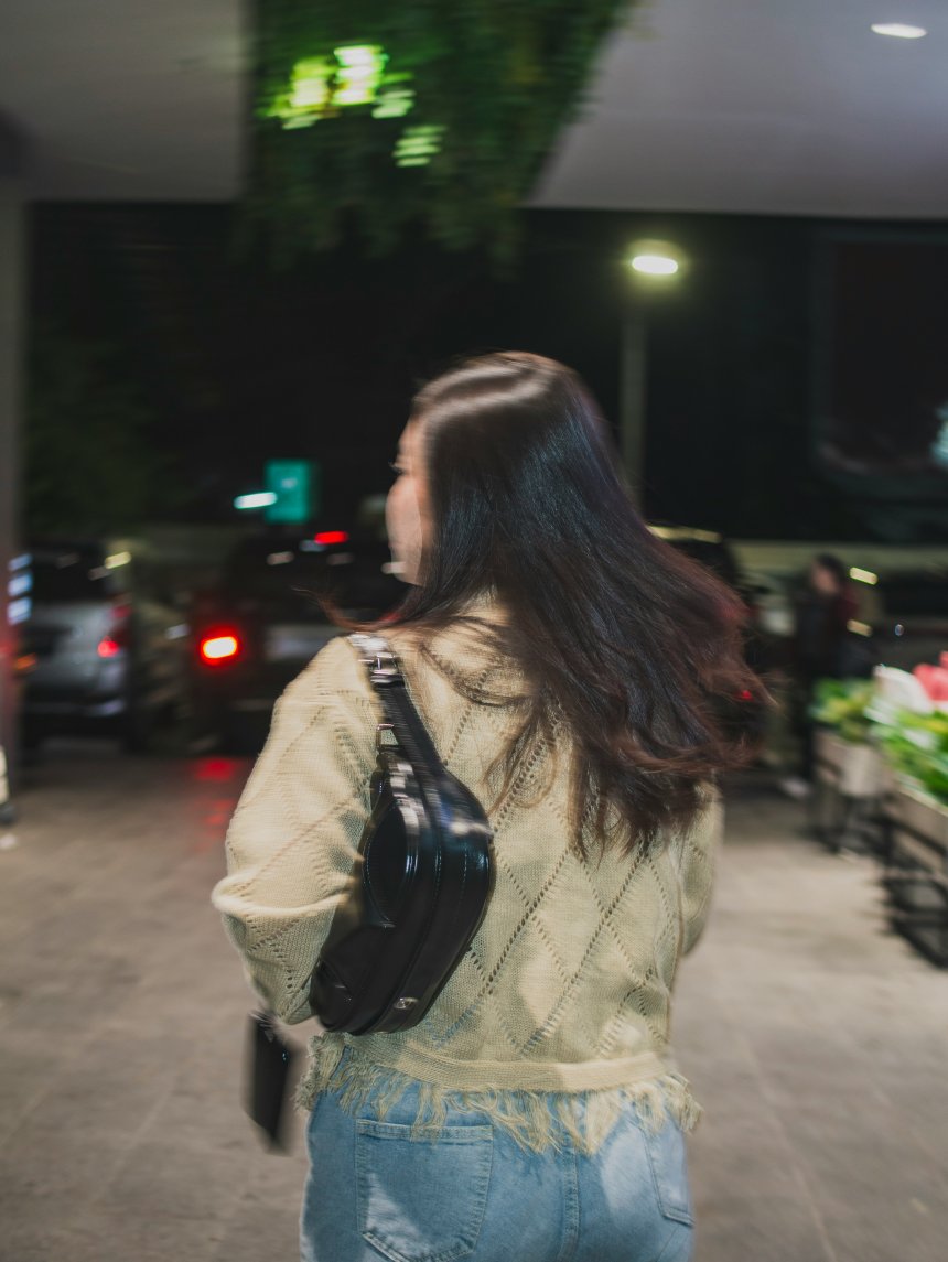 Shoulder Bags Reclaim the Spotlight in Modern Fashion