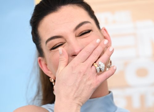 Anne Hathaway’s “Coconut Water” Nails Are the Definition of Quiet Luxury